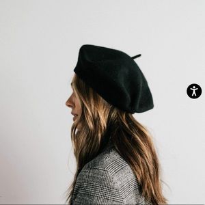 Gigi Pip Black Beret NWOT